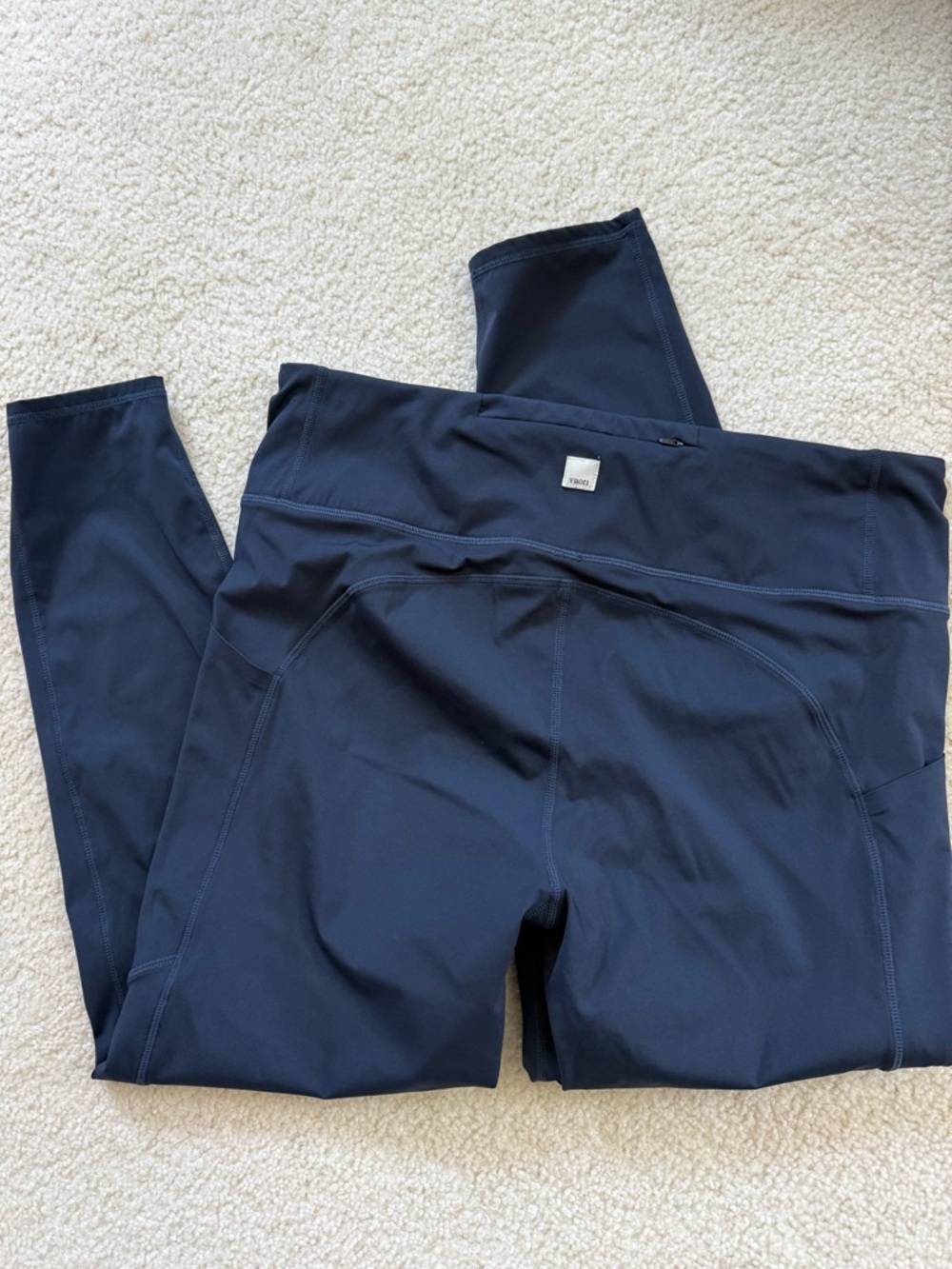 Vuori Women’s Stride Legging in Black Size X Large pockets